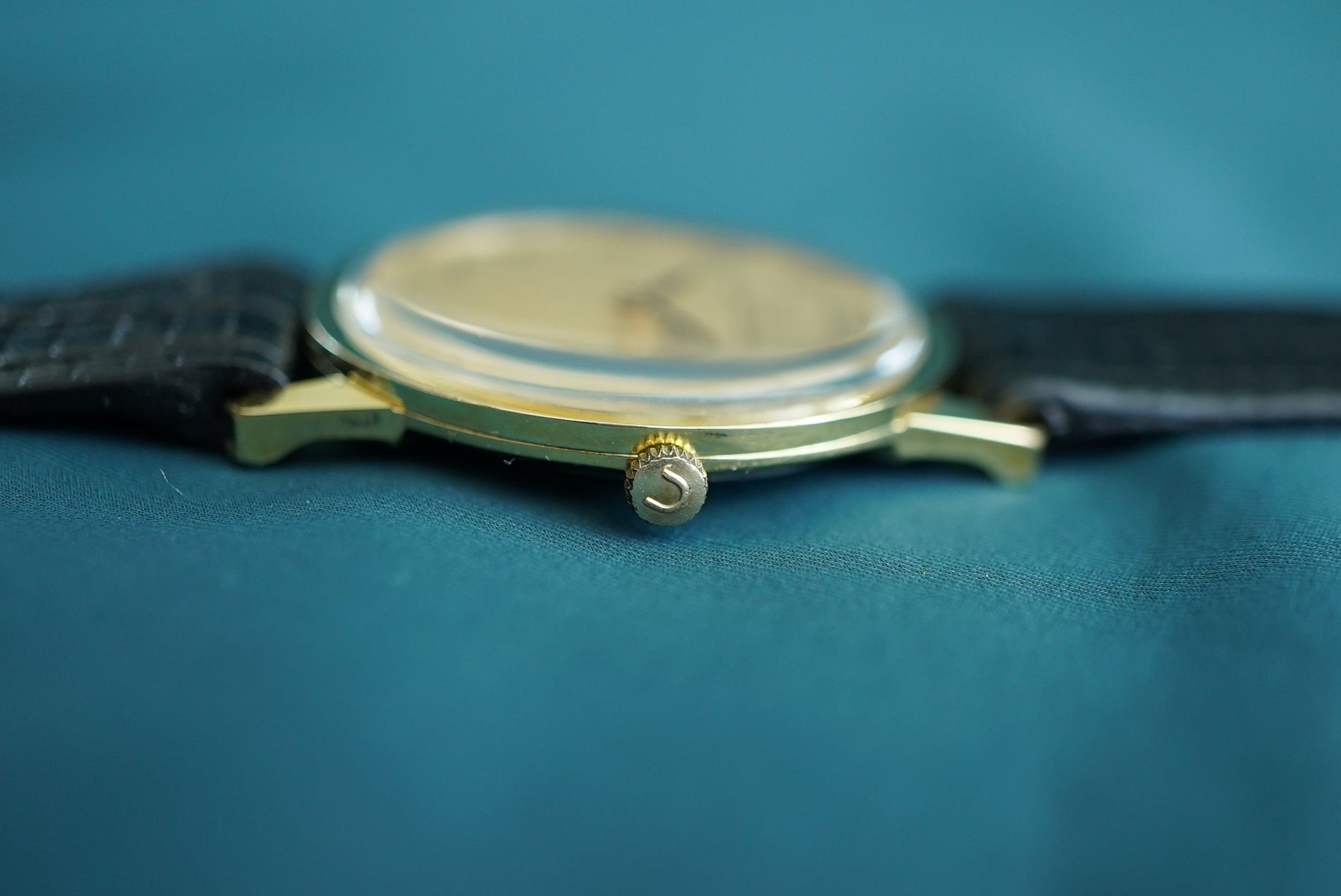 Universal Geneve Calatrava gold plate ref 542.101 from ca 1970