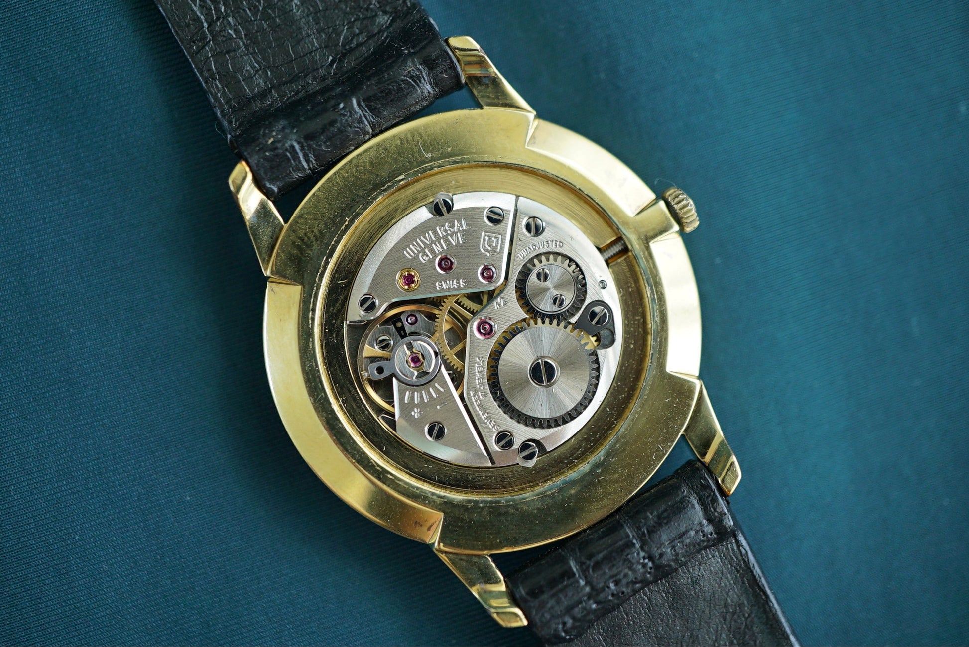 Universal Geneve Calatrava gold plate ref 542.101 from ca 1970