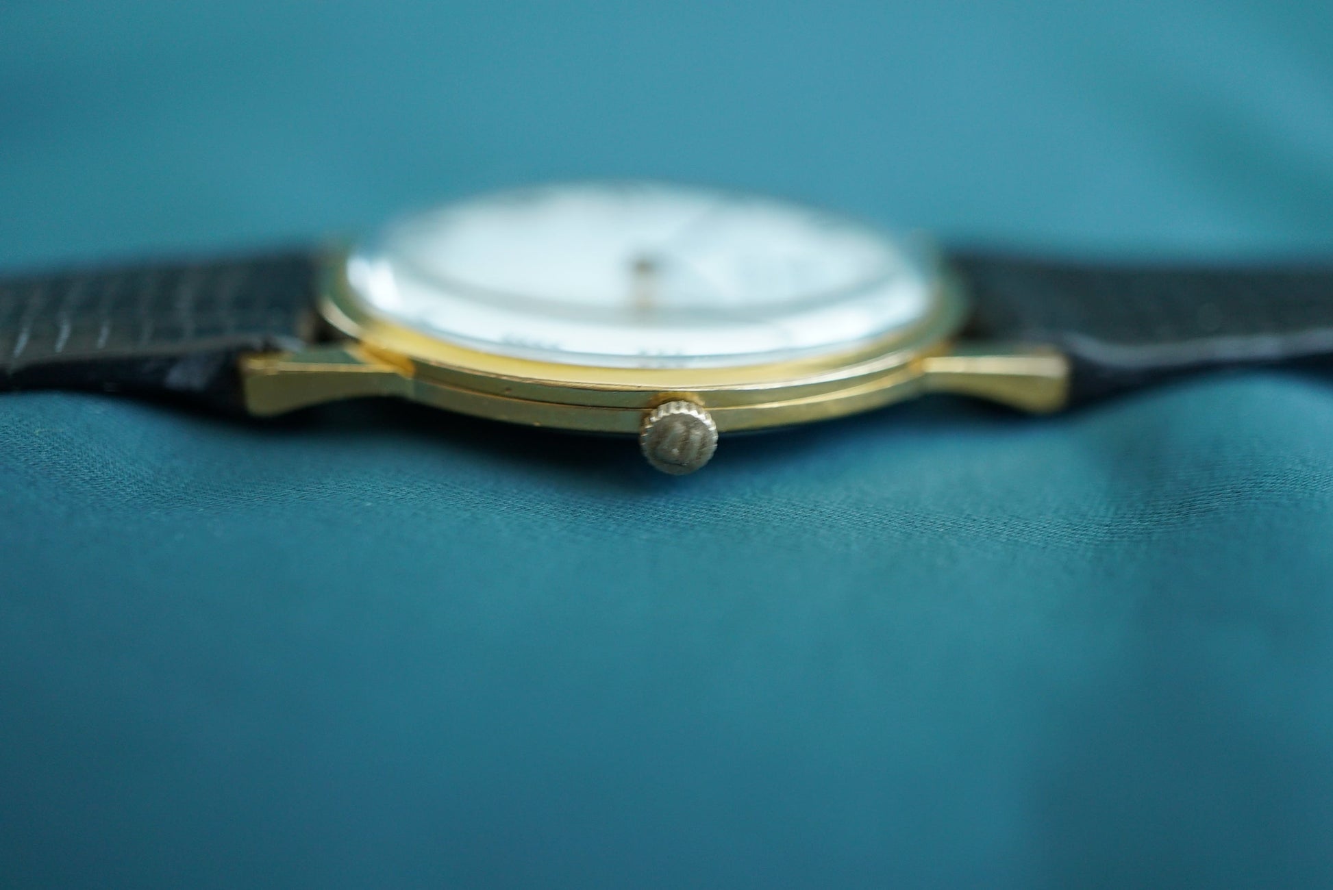 Universal Geneve Calatrava gold plate ref 542.101 from ca 1972
