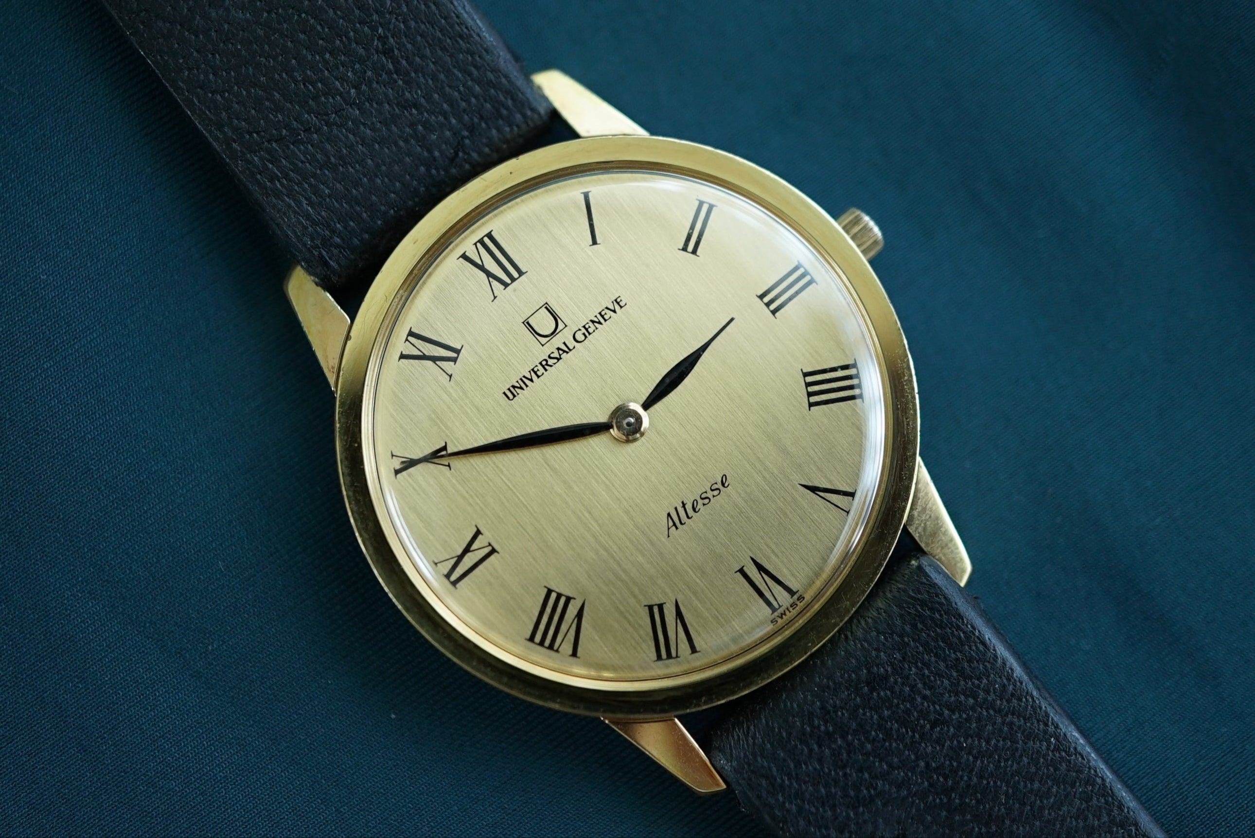 Universal Geneve Altesse Calatrava gold plate ref 542.101 from ca