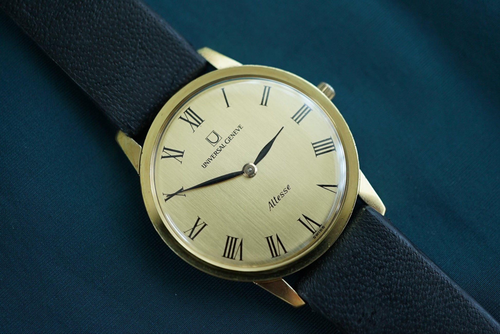 Universal Geneve Altesse Calatrava gold plate ref 542.101 from ca 1970