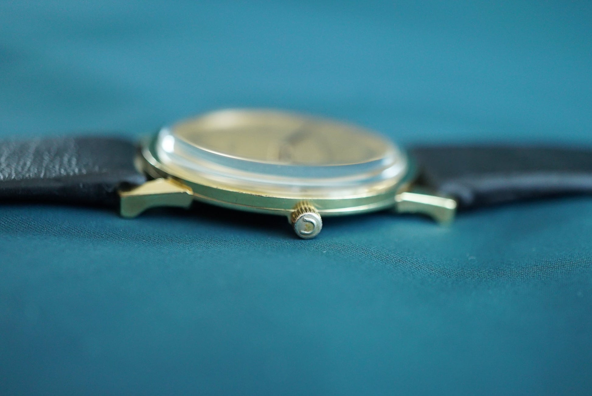 Universal Geneve Altesse Calatrava gold plate ref 542.101 from ca 1970