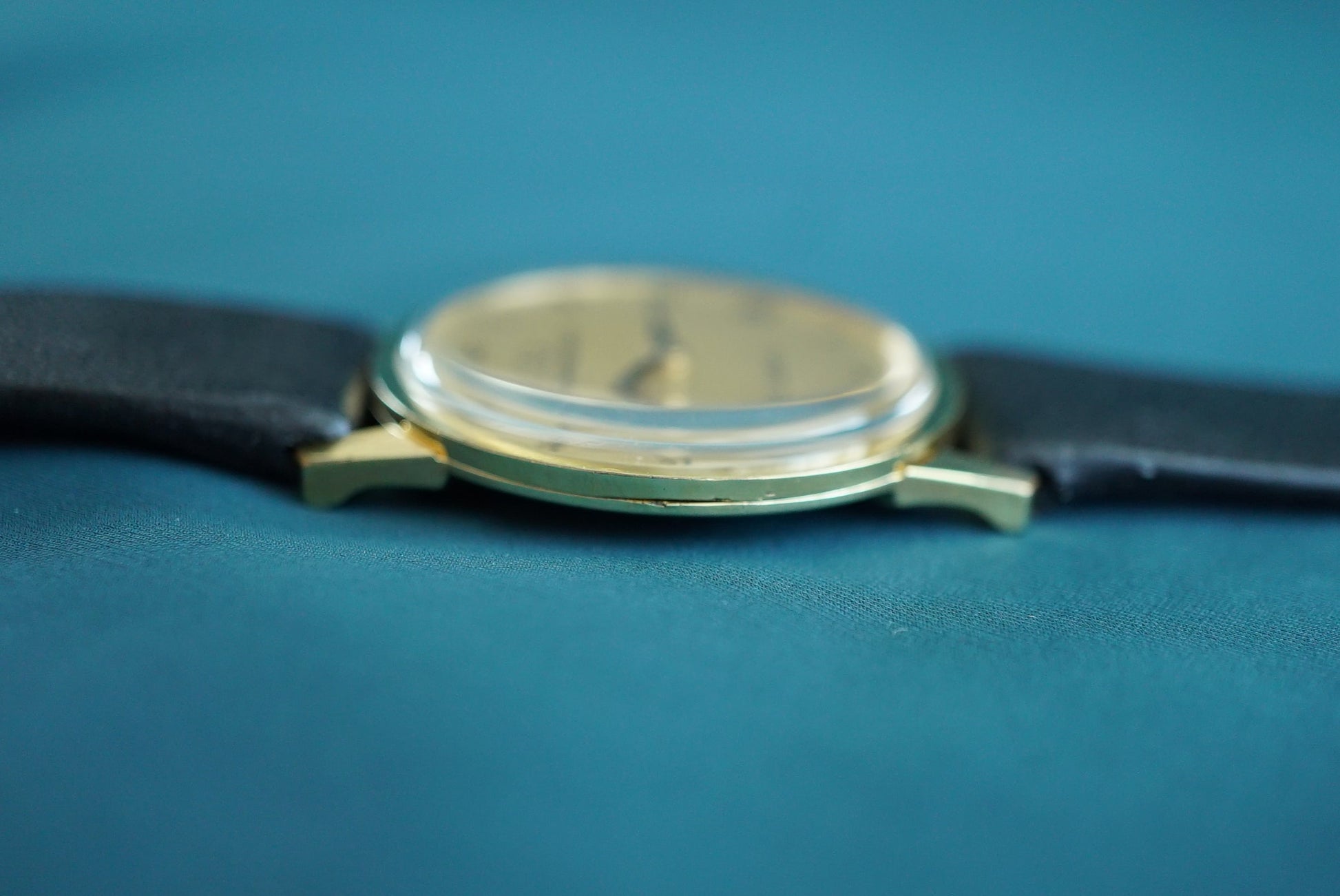 Universal Geneve Altesse Calatrava gold plate ref 542.101 from ca 1970