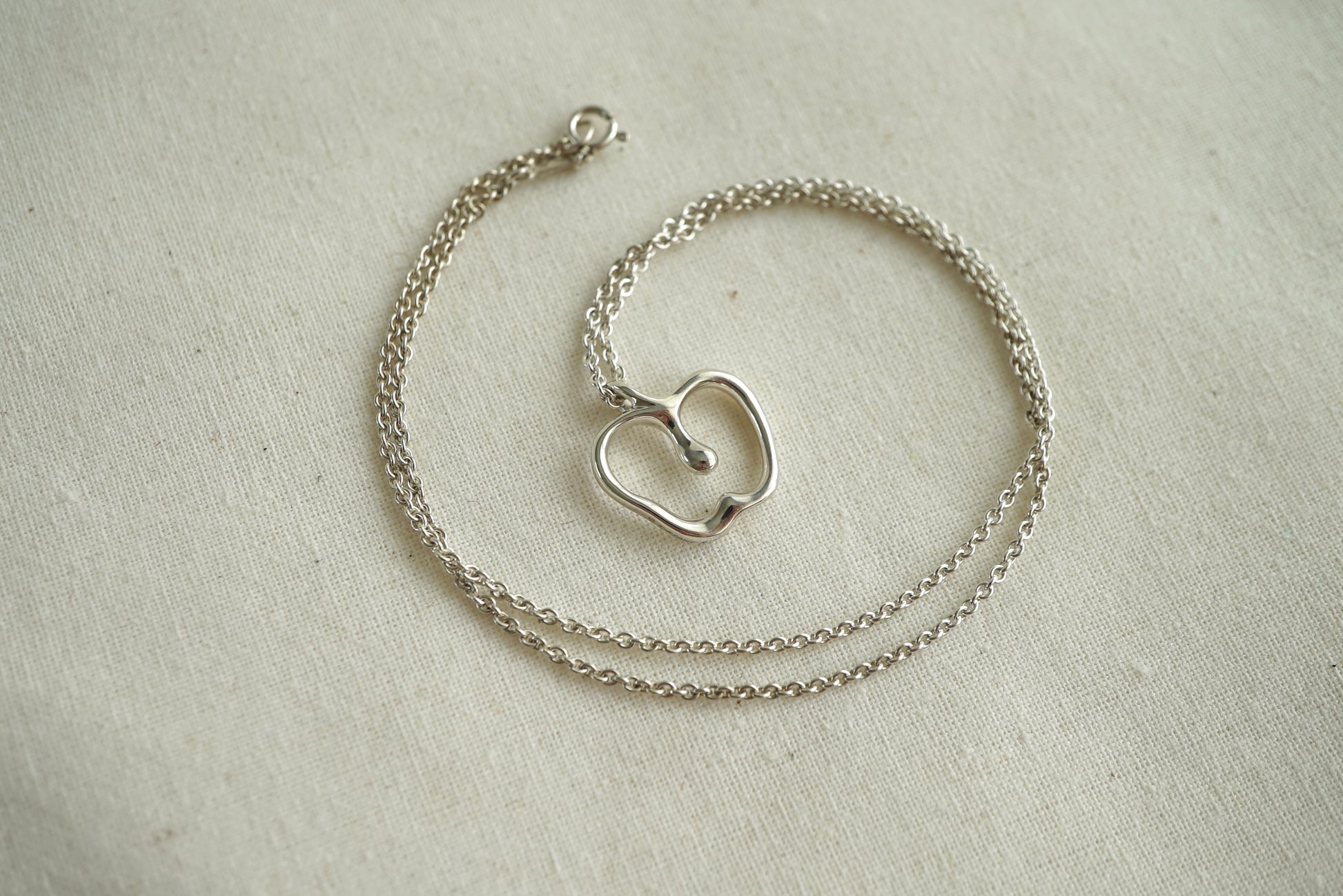 Tiffany & Co Apple 925 sterling silver Elsa Peretti necklace