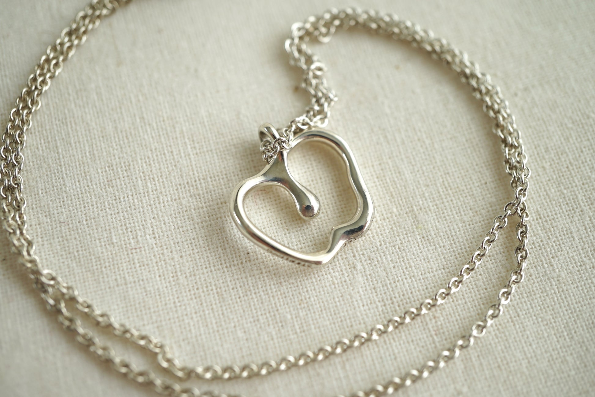 Tiffany & Co Apple 925 sterling silver Elsa Peretti necklace